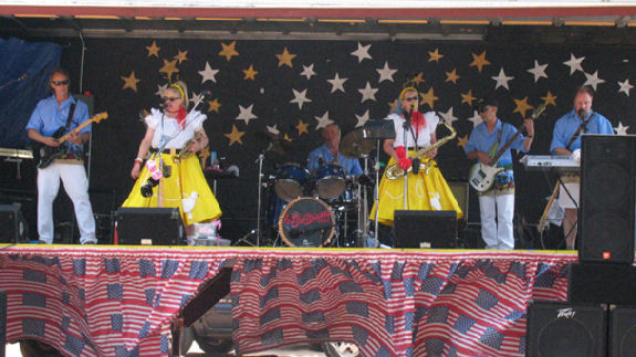 Sh-Boom shakes it up on stage!
